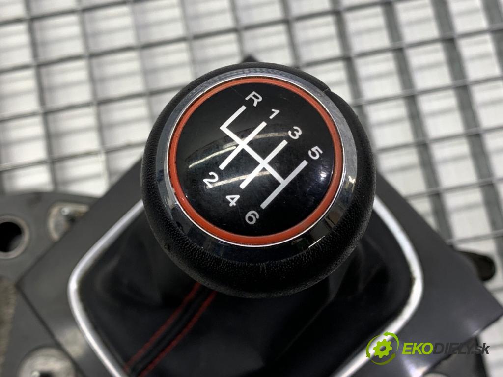 AUDI A3 8P liftback 2004 103 kW 2.0 TDI 1968 Kulisa 1K0711049AF (Rýchlostná páka (kulisa))