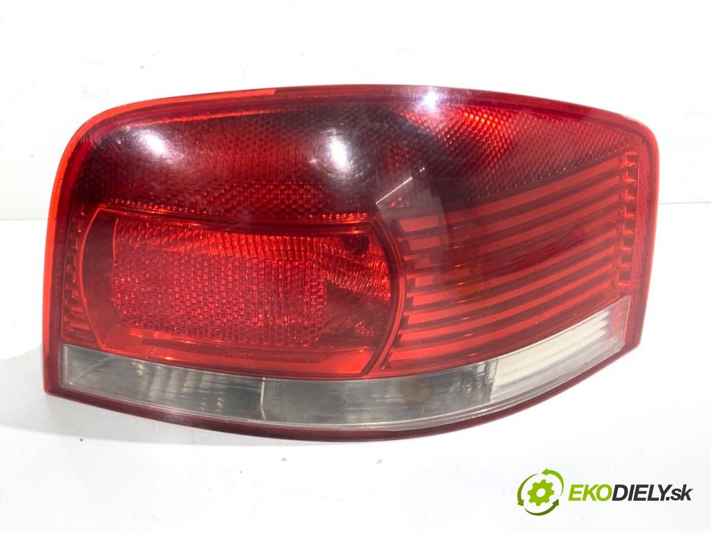 AUDI A3 8P liftback 2004 103 kW 2.0 TDI 1968 Svetlo pravy zad 8P0945096