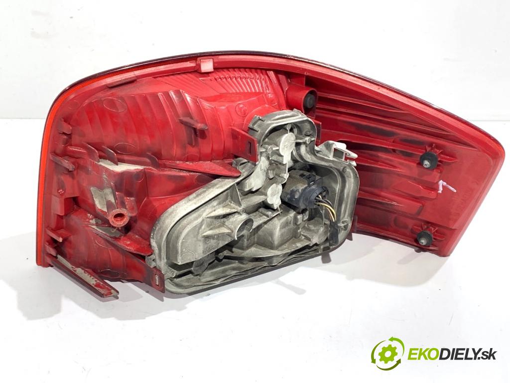 AUDI A3 8P liftback 2004 103 kW 2.0 TDI 1968 Svetlo ľavy zad