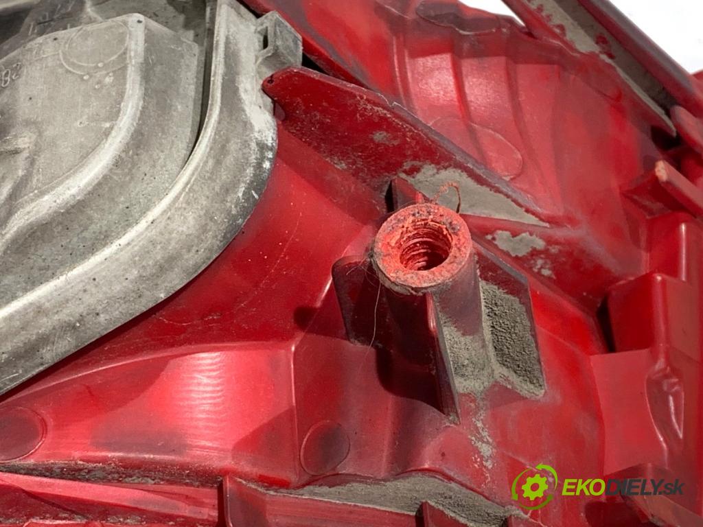 AUDI A3 8P liftback 2004 103 kW 2.0 TDI 1968 Svetlo ľavy zad