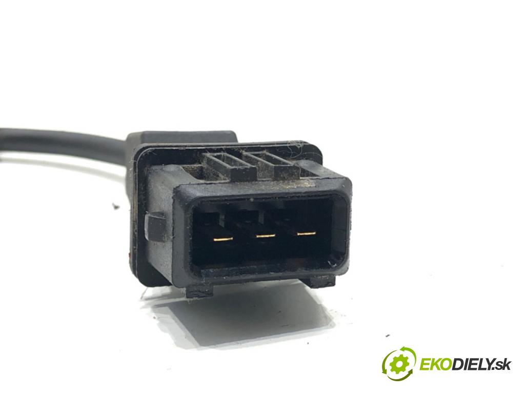 KIA SPORTAGE III SUV 2013 191 kW 2.0 AWD 1998 snímač pozice hřídele klikového 39180-25300 (Snímač polohy klikového hřídele)