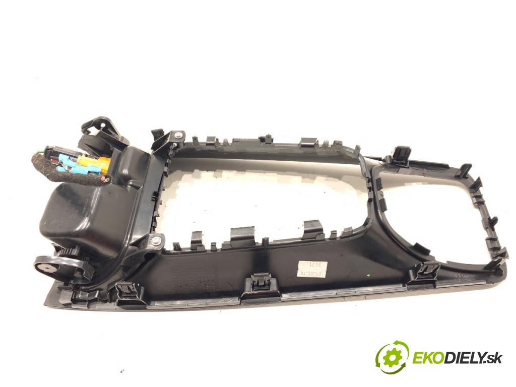 CITROEN C5 III sedan 2010 103 kW 2.0 HDi 140 1997 lišty kryt 9682457777 9683709880 (Lišta)