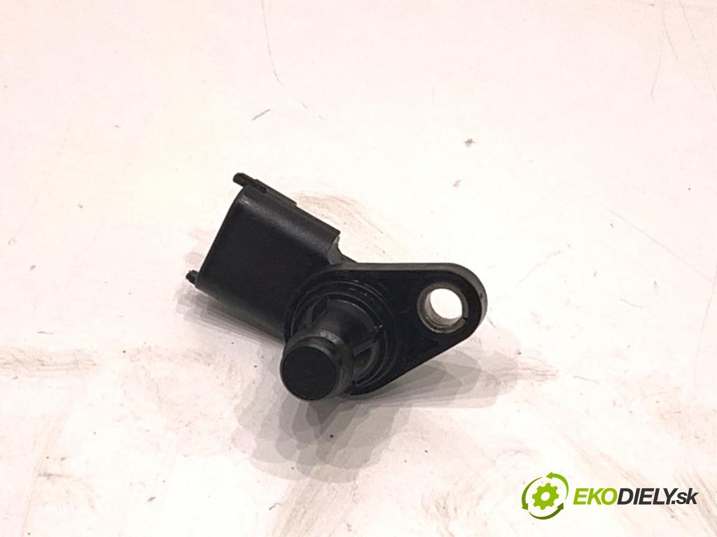 KIA SPORTAGE III SUV 2010 85 kW 1.7 CRDi 1685 snímač pozice vačkového hřídele 39300-2A000 (Snímač polohy klikového hřídele)