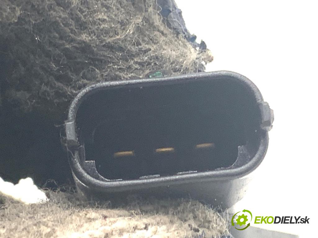 KIA SPORTAGE III SUV 2010 85 kW 1.7 CRDi 1685 snímač pozice vačkového hřídele 39300-2A000 (Snímač polohy klikového hřídele)