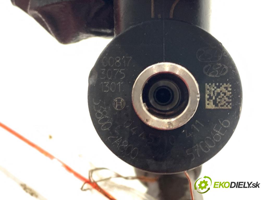 KIA SPORTAGE III SUV 2010 85 kW 1.7 CRDi 1685 vstrekovač 338002A800 (Vstrekovač paliva)