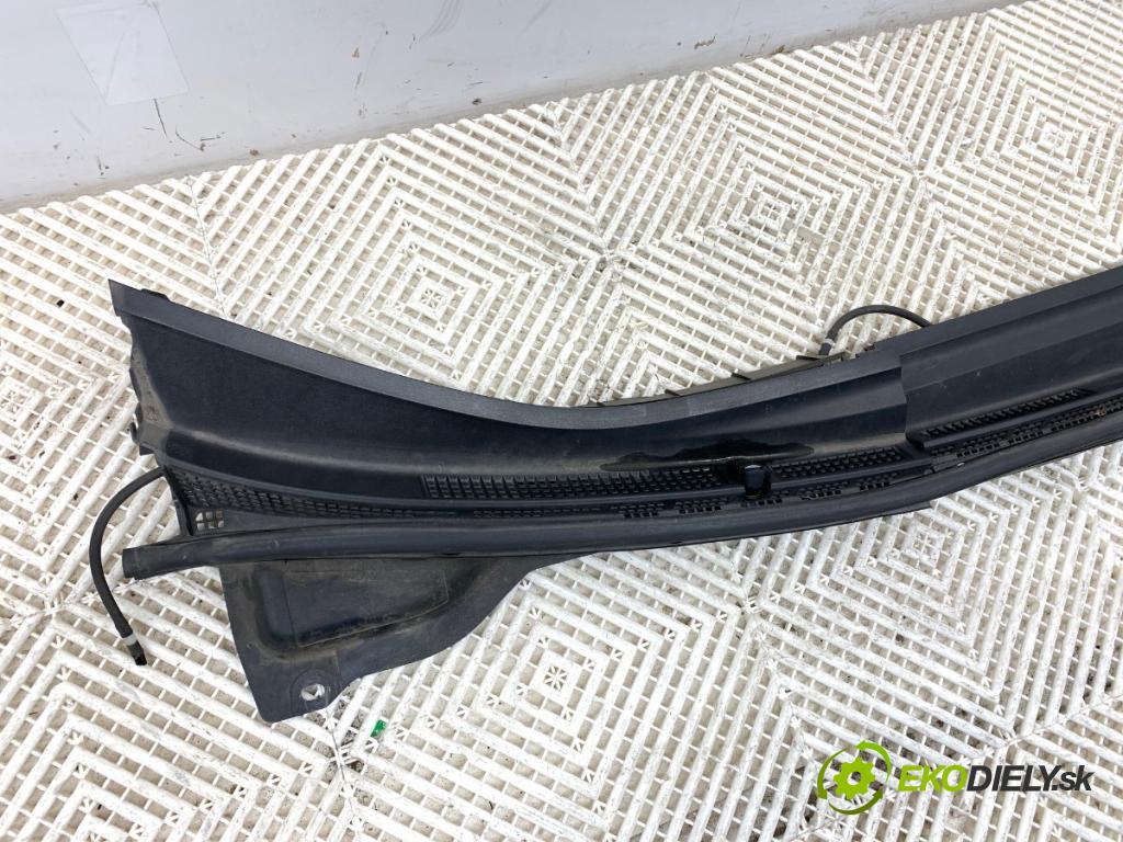 MAZDA CX-7 SUV 2011 120 kW 2.2 MZR-CD AWD (ER10A) 2184 Torpédo, plast pod čelné okno  (Torpédo (plast pod čelným sklom))