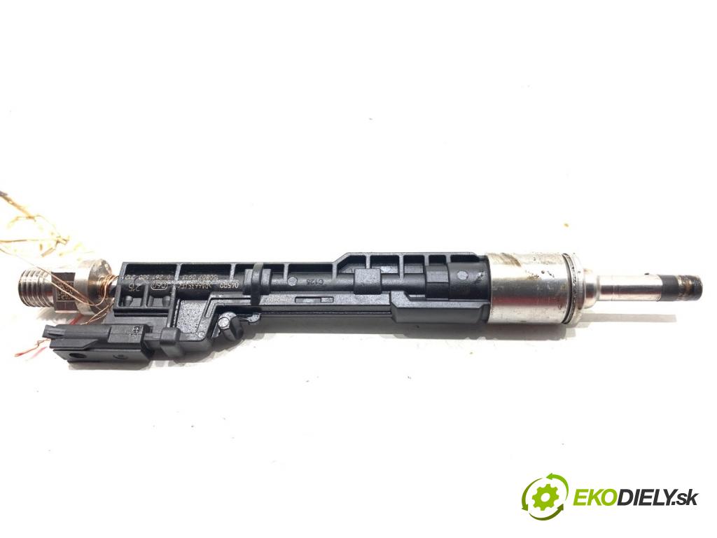 BMW F30 sedan 2016 180 kW 328 i xDrive 1997 vstrekovač 7645960 (Vstrekovač paliva)