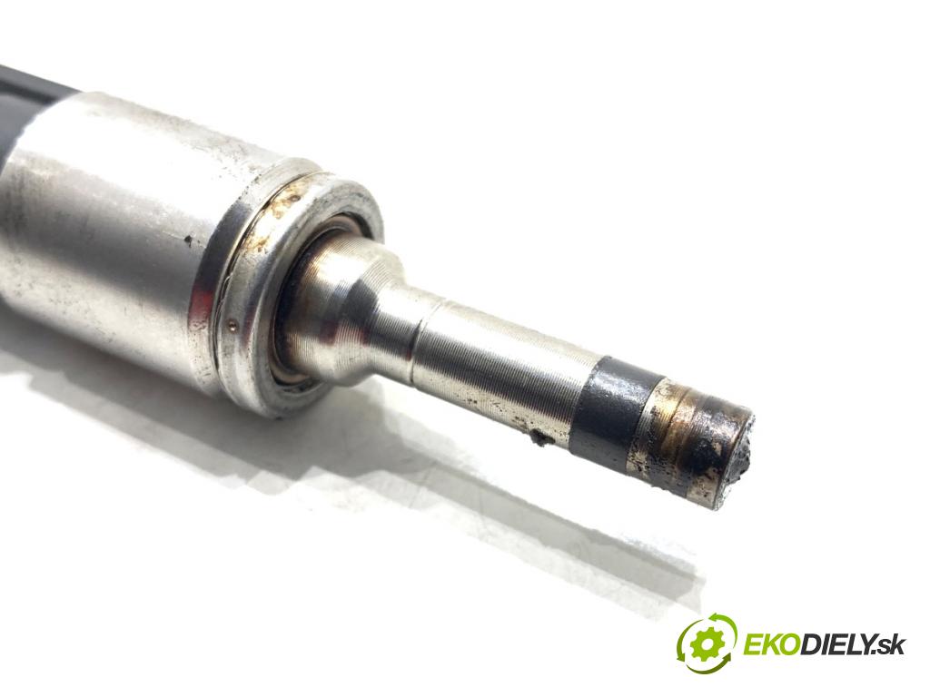 BMW F30 sedan 2016 180 kW 328 i xDrive 1997 vstrekovač 7645960 (Vstrekovač paliva)