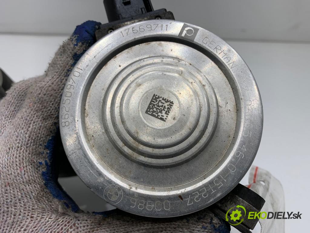 BMW F30 sedan 2016 180 kW 328 i xDrive 1997 Pumpa vody 8625097 (Vodná pumpa)