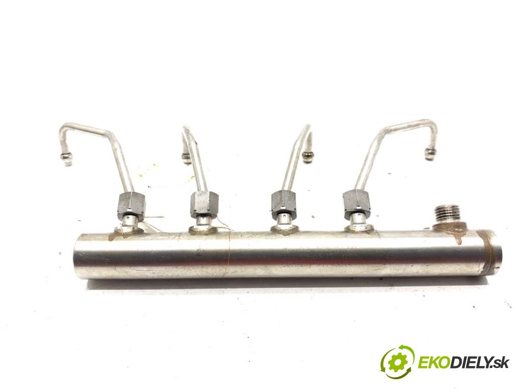 BMW F30 sedan 2016 180 kW 328 i xDrive 1997 Lišta vstrekovacia 7585411 (Vstrekovacia lišta)