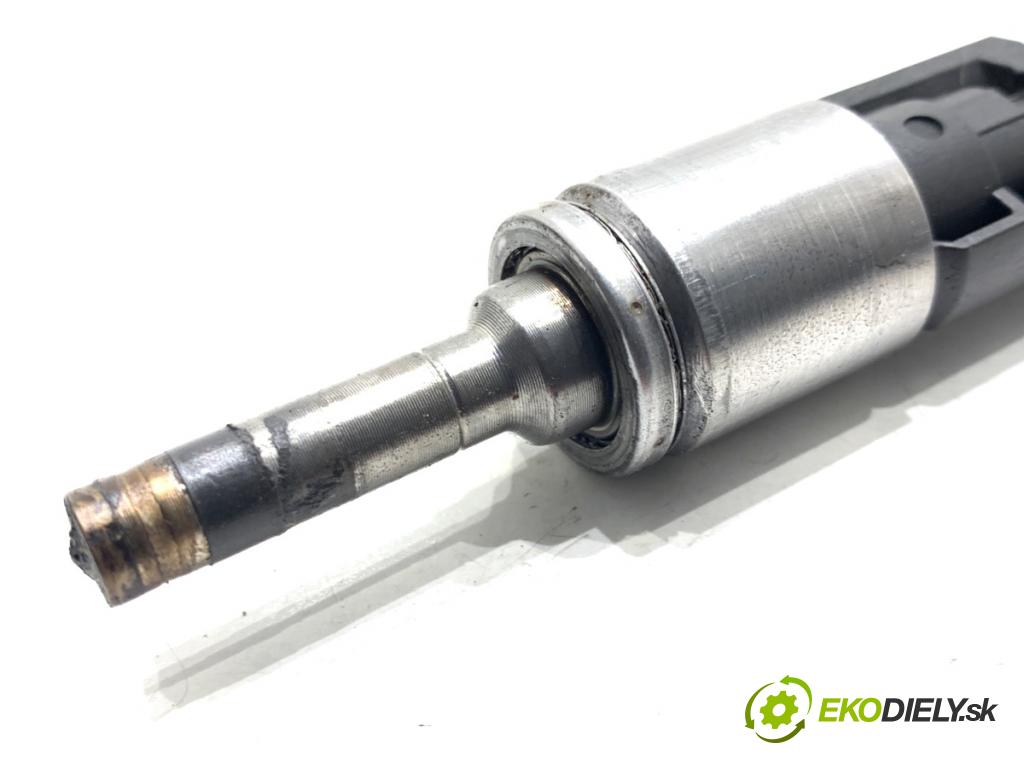 BMW F30 sedan 2016 180 kW 328 i xDrive 1997 vstrekovač 8625397 0261500260 (Vstrekovač paliva)