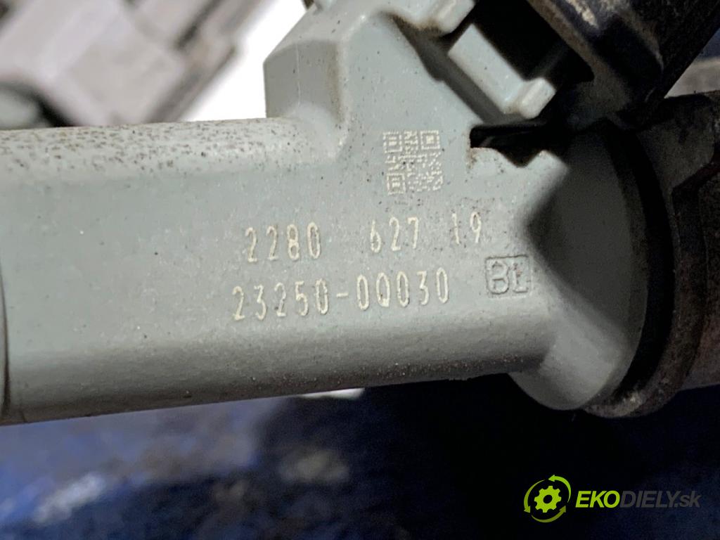 TOYOTA AYGO II liftback 2016 51 kW 1.0 (KGB40) 998 Lišta vstrekovacia 23250-0Q030 (Vstrekovacia lišta)