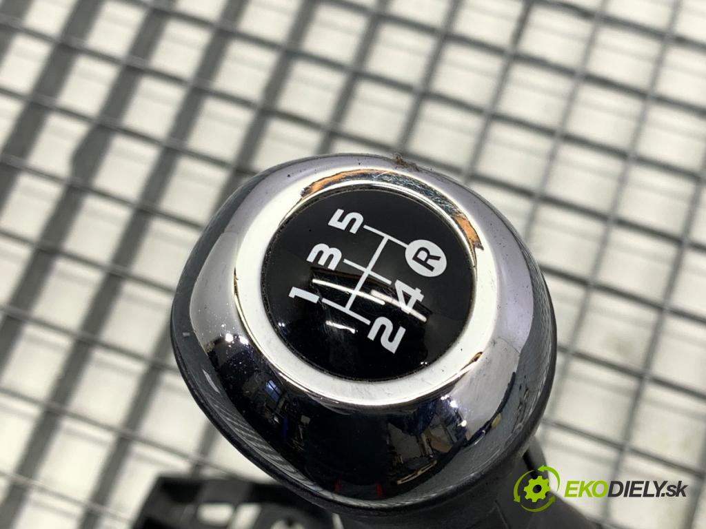 TOYOTA AYGO II liftback 2016 51 kW 1.0 (KGB40) 998 Kulisa 33530-0H030 (Rýchlostná páka (kulisa))