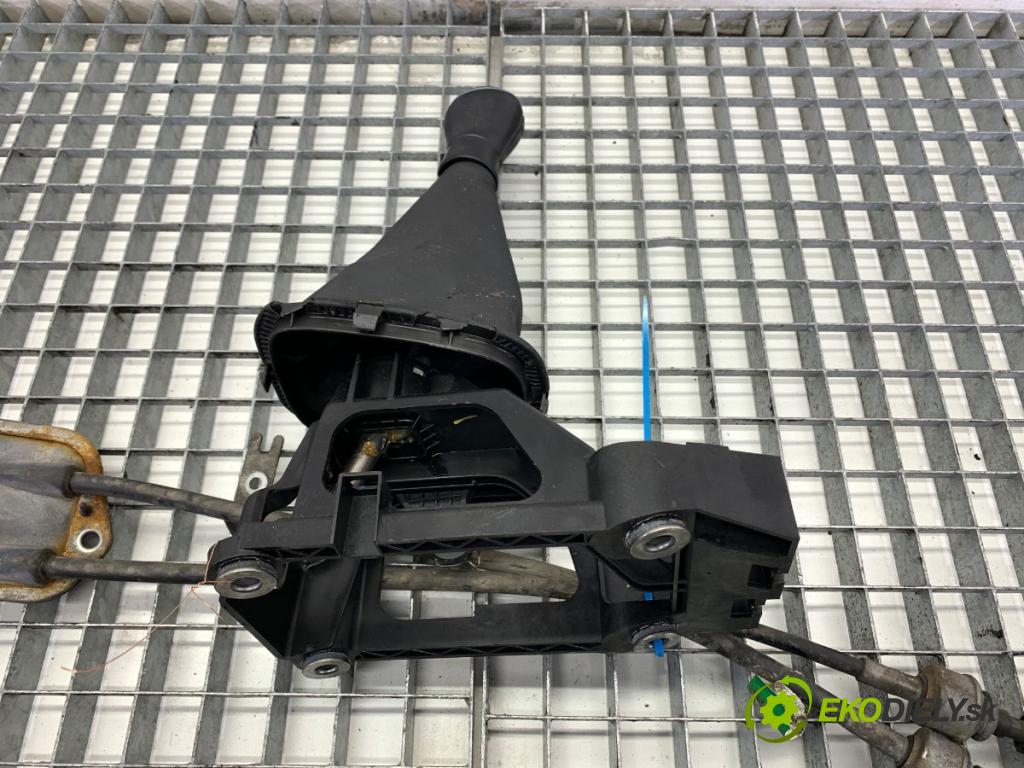 TOYOTA AYGO II liftback 2016 51 kW 1.0 (KGB40) 998 Kulisa 33530-0H030 (Rýchlostná páka (kulisa))