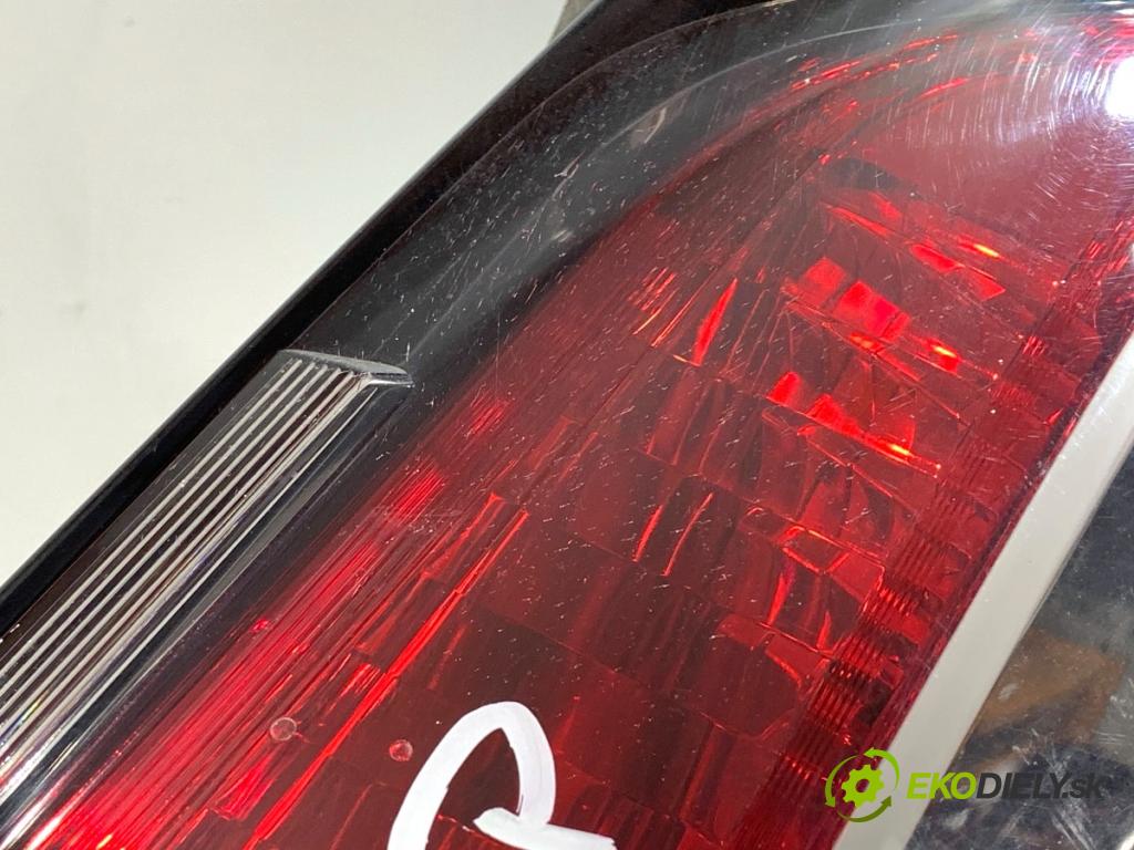 TOYOTA AYGO II liftback 2016 51 kW 1.0 (KGB40) 998 Svetlo pravy zad