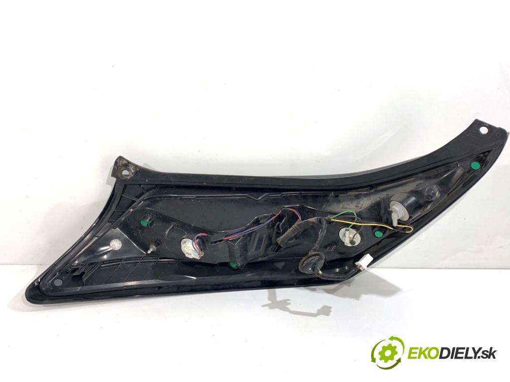 TOYOTA AYGO II liftback 2016 51 kW 1.0 (KGB40) 998 Svetlo pravy zad