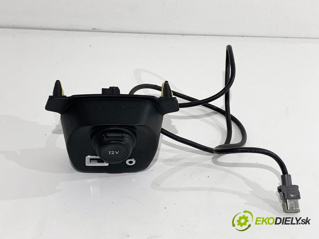 TOYOTA AYGO II liftback 2016 51 kW 1.0 (KGB40) 998 HNÍZDO: USB 55477-0H010