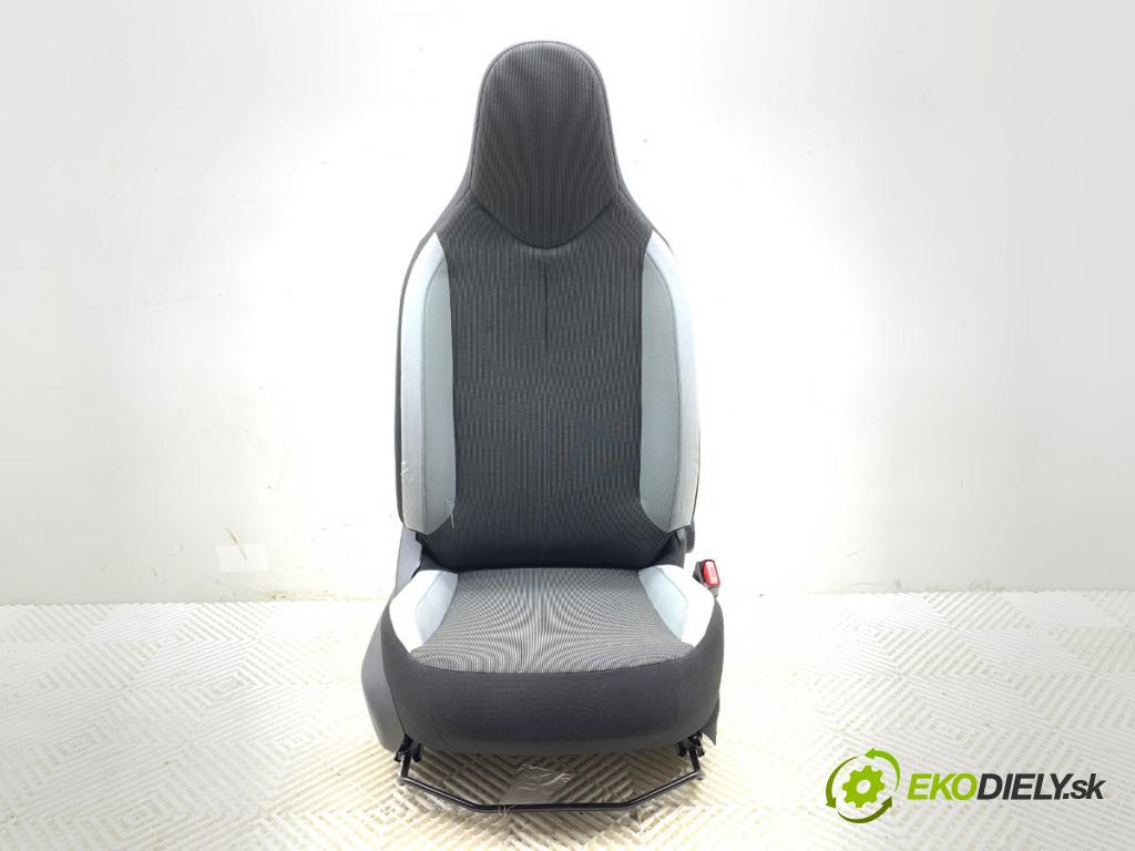 TOYOTA AYGO II liftback 2016 51 kW 1.0 (KGB40) 998 Sedadlo pravy predný 