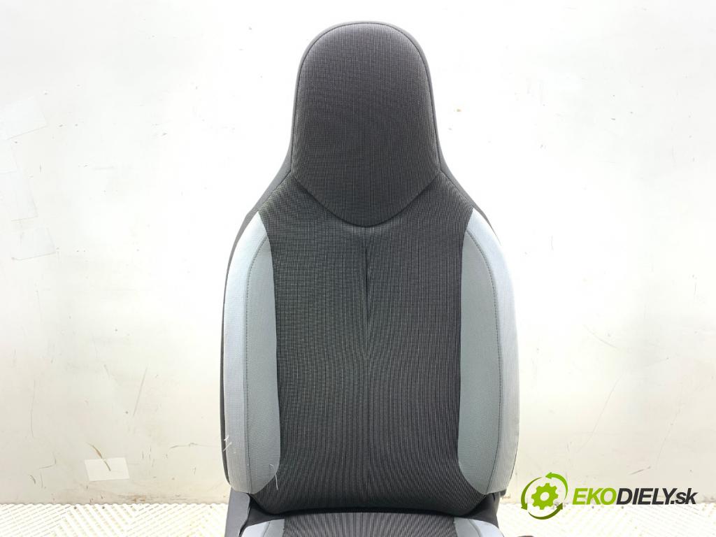 TOYOTA AYGO II liftback 2016 51 kW 1.0 (KGB40) 998 Sedadlo pravy predný