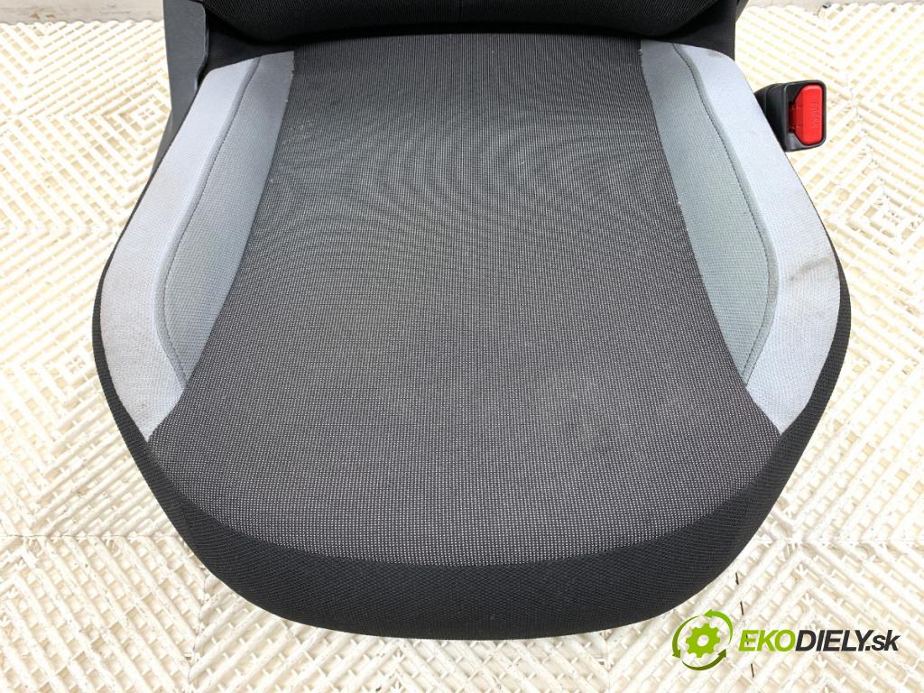 TOYOTA AYGO II liftback 2016 51 kW 1.0 (KGB40) 998 Sedadlo pravy predný