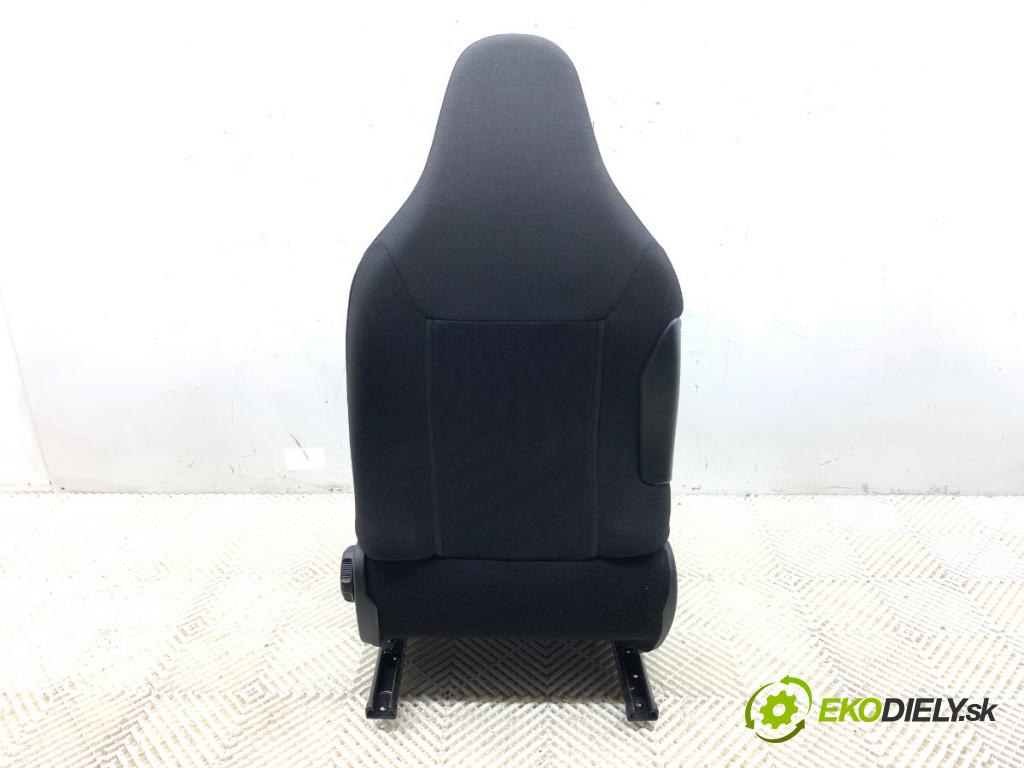 TOYOTA AYGO II liftback 2016 51 kW 1.0 (KGB40) 998 Sedadlo pravy predný