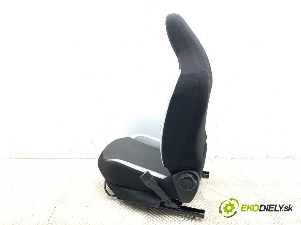 TOYOTA AYGO II liftback 2016 51 kW 1.0 (KGB40) 998 Sedadlo pravy predný