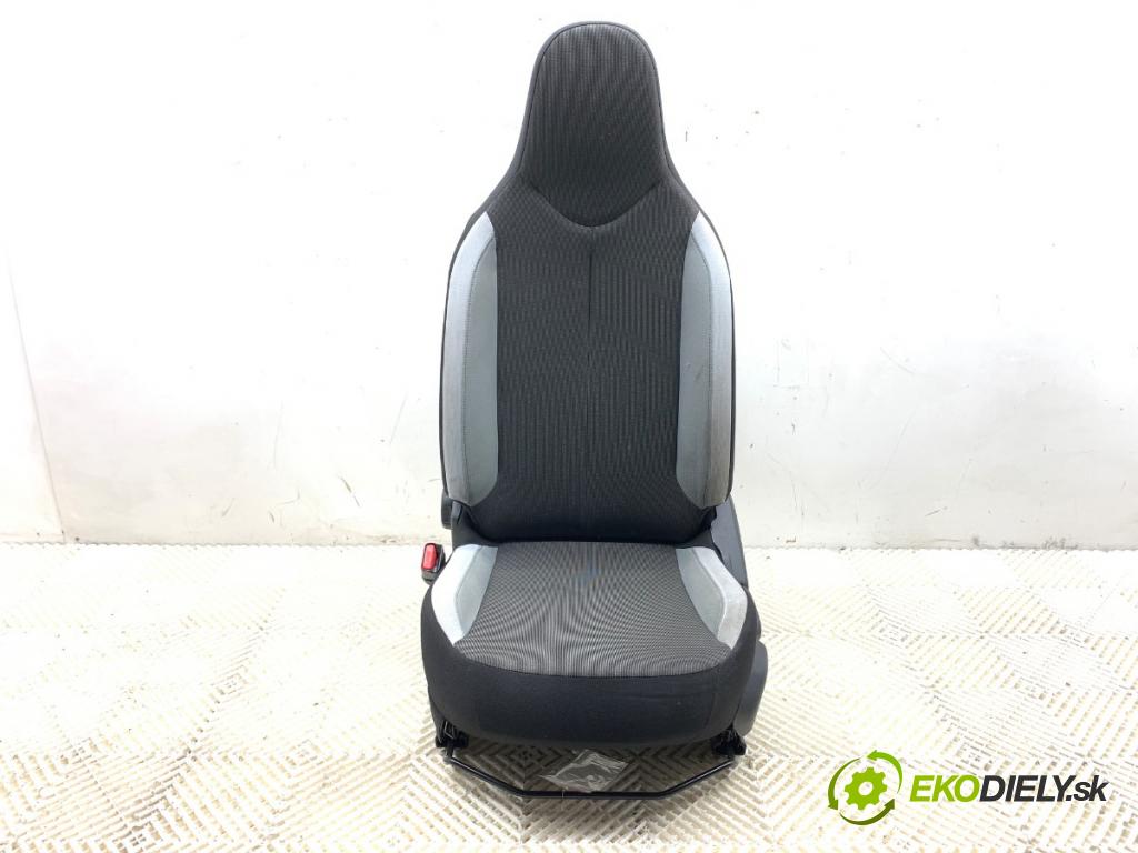 TOYOTA AYGO II liftback 2016 51 kW 1.0 (KGB40) 998 Sedadlo ľavy predný 