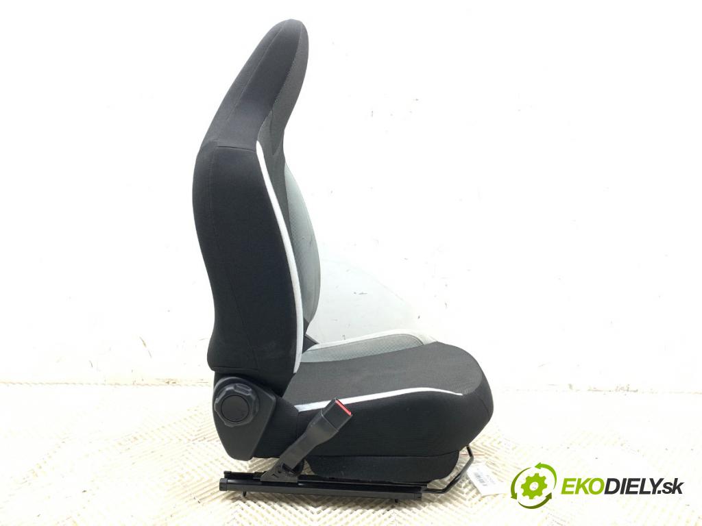 TOYOTA AYGO II liftback 2016 51 kW 1.0 (KGB40) 998 Sedadlo ľavy predný