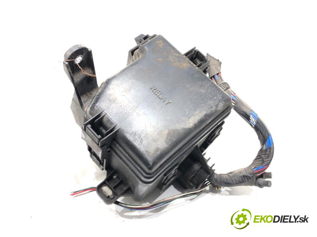 TOYOTA AYGO II liftback 2016 51 kW 1.0 (KGB40) 998 skříňka poistková  (Pojistková skříňka)