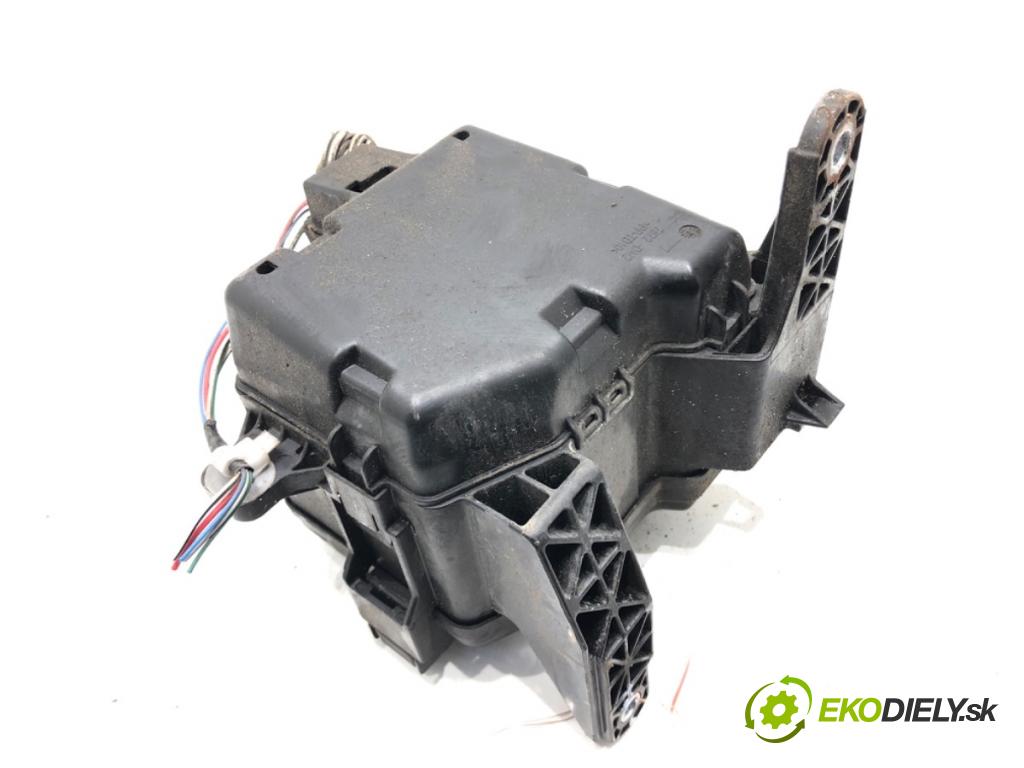 TOYOTA AYGO II liftback 2016 51 kW 1.0 (KGB40) 998 skříňka poistková  (Pojistková skříňka)