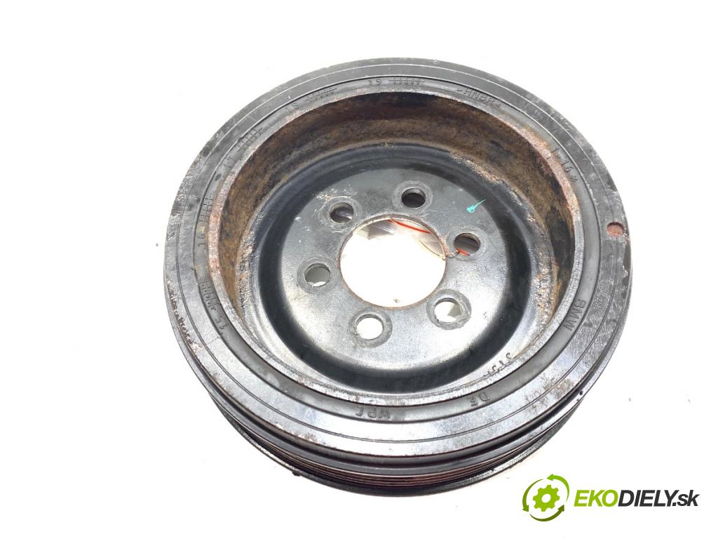 BMW F30 sedan 2016 180 kW 328 i xDrive 1997 kolo kolová hřídele  (Remenice)