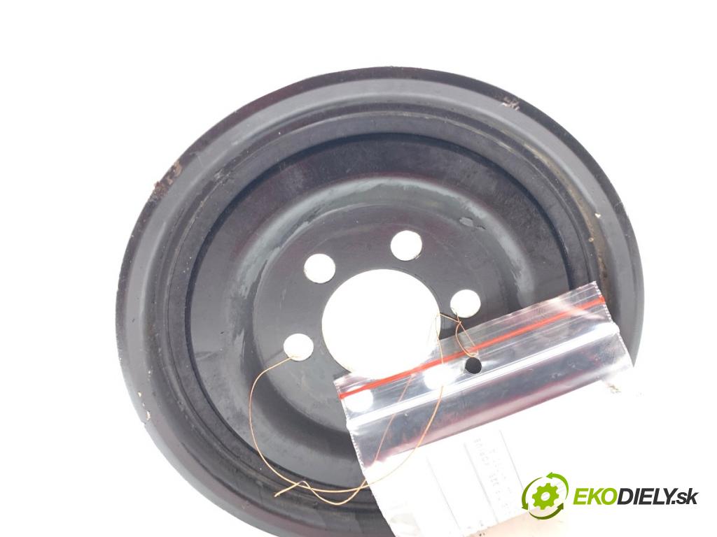 BMW F30 sedan 2016 180 kW 328 i xDrive 1997 koleso kolesová hriadeľa  (Remenica)