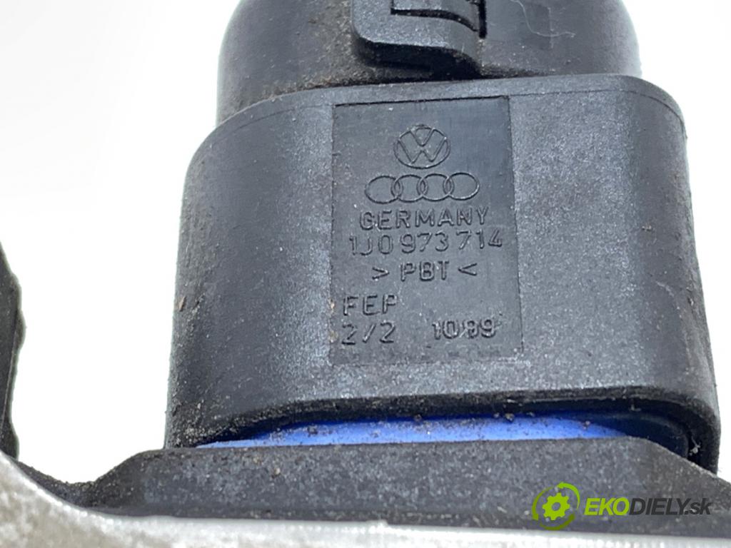 VW GOLF V liftback 2006 103 kW 2.0 TDI 1968 zámok Dvere ľavy zad