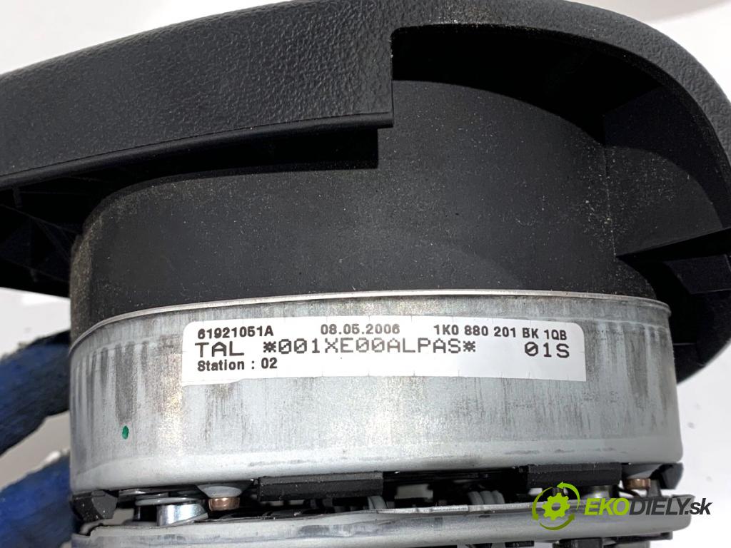 VW GOLF V liftback 2006 103 kW 2.0 TDI 1968 volant POLŠTÁŘ: DŘEVĚNÝ 3C0419091 1K0880201BK