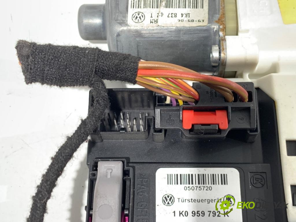 VW GOLF V liftback 2006 103 kW 2.0 TDI 1968 Motor sťahovania okna pravy predný 1K0959792K