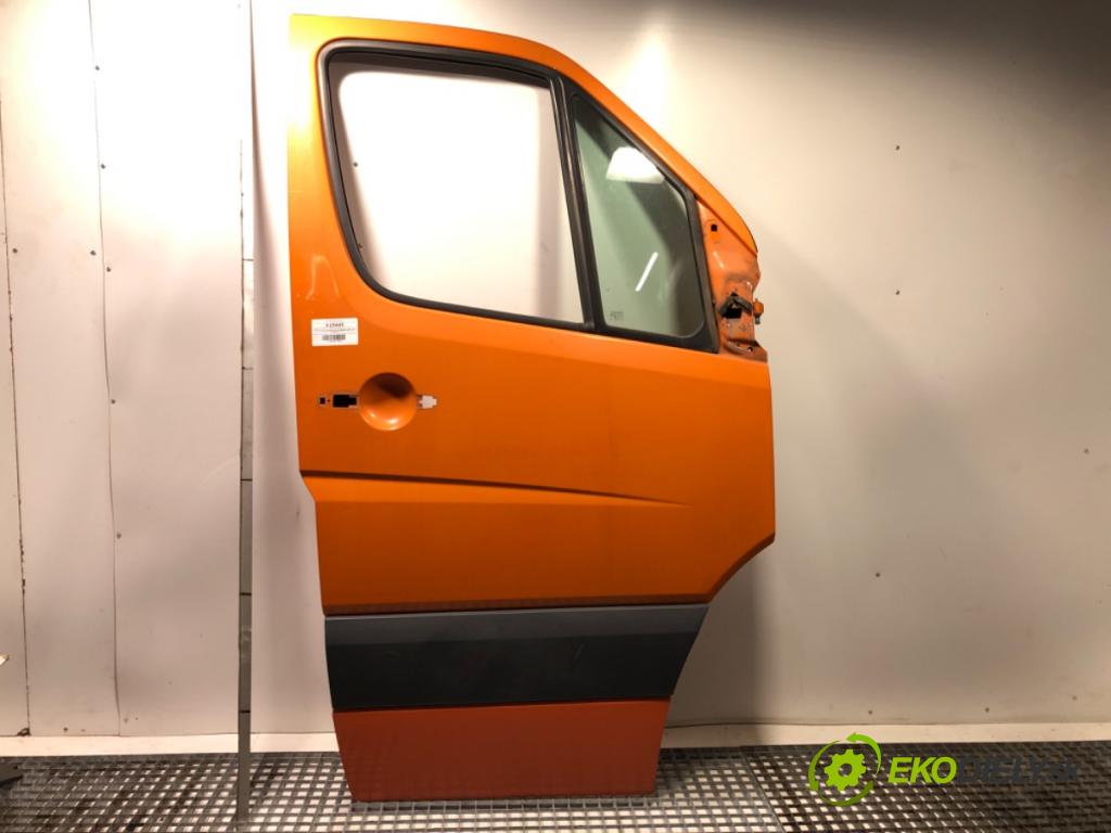 VW CARFTER 30 35 Autobus 2010 120 kW 2.5 TDI 2461 Dvere pravy predný 