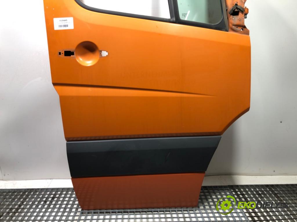 VW CARFTER 30 35 Autobus 2010 120 kW 2.5 TDI 2461 Dvere pravy predný