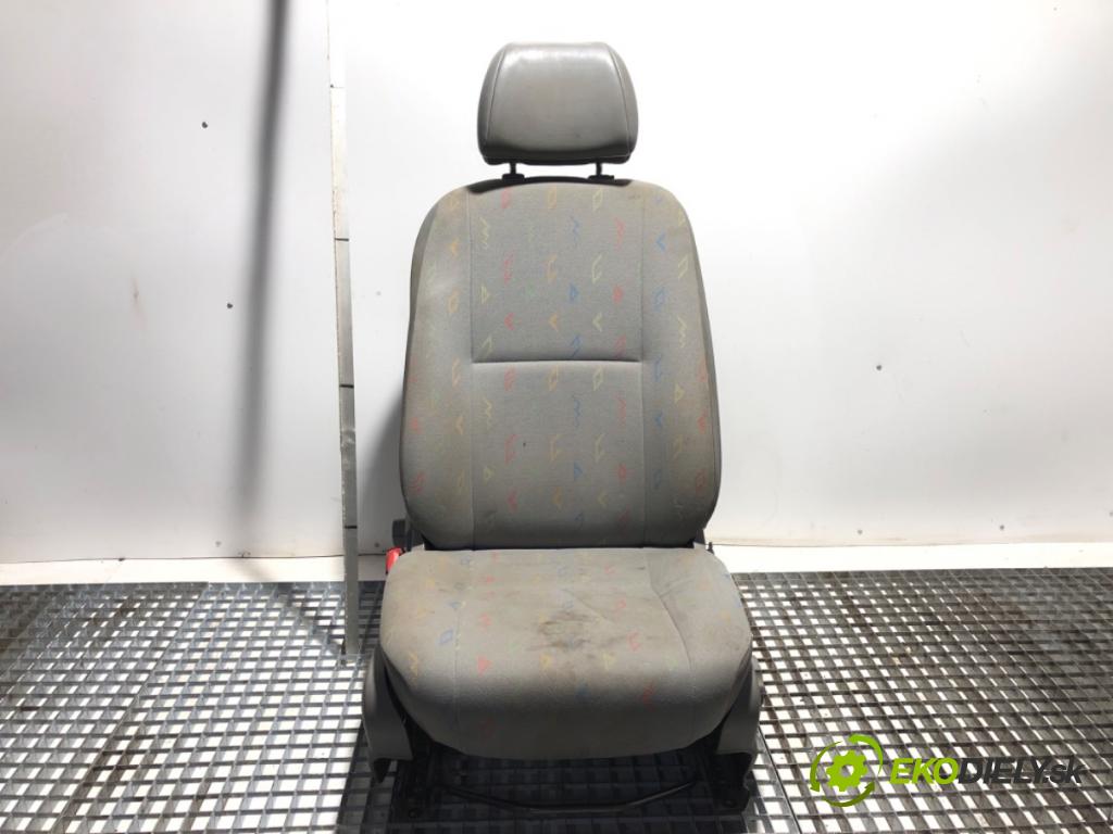 VW CARFTER 30 35 Autobus 2010 120 kW 2.5 TDI 2461 Sedadlo ľavy predný 