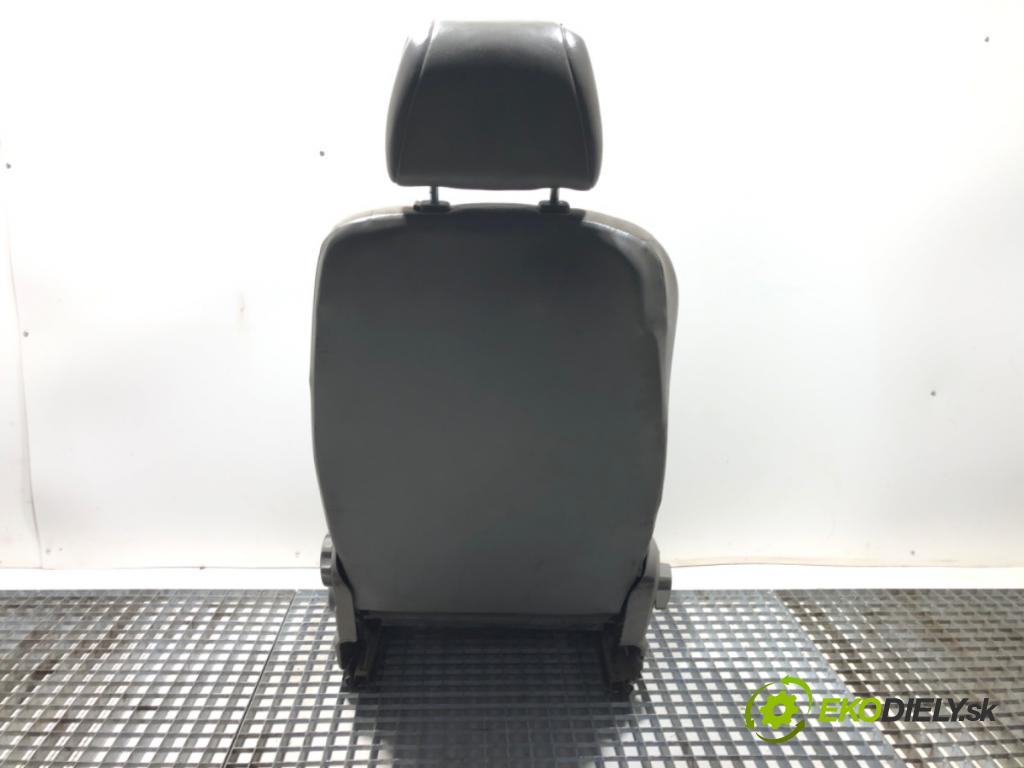VW CARFTER 30 35 Autobus 2010 120 kW 2.5 TDI 2461 Sedadlo ľavy predný