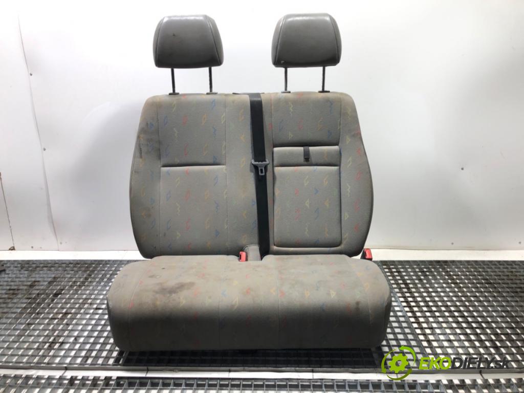 VW CARFTER 30 35 Autobus 2010 120 kW 2.5 TDI 2461 Sedadlo pravy predný 