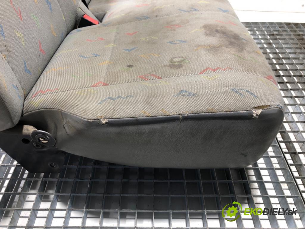 VW CARFTER 30 35 Autobus 2010 120 kW 2.5 TDI 2461 Sedadlo pravy predný