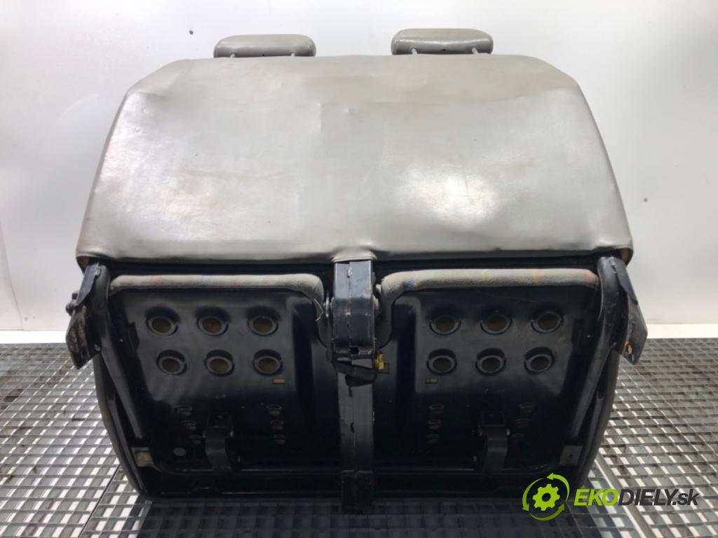 VW CARFTER 30 35 Autobus 2010 120 kW 2.5 TDI 2461 Sedadlo pravy predný