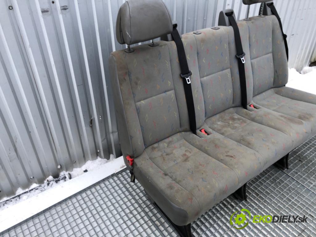 VW CARFTER 30 35 Autobus 2010 120 kW 2.5 TDI 2461 Sedadlo druhý rad