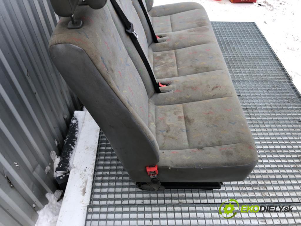VW CARFTER 30 35 Autobus 2010 120 kW 2.5 TDI 2461 Sedadlo druhý rad