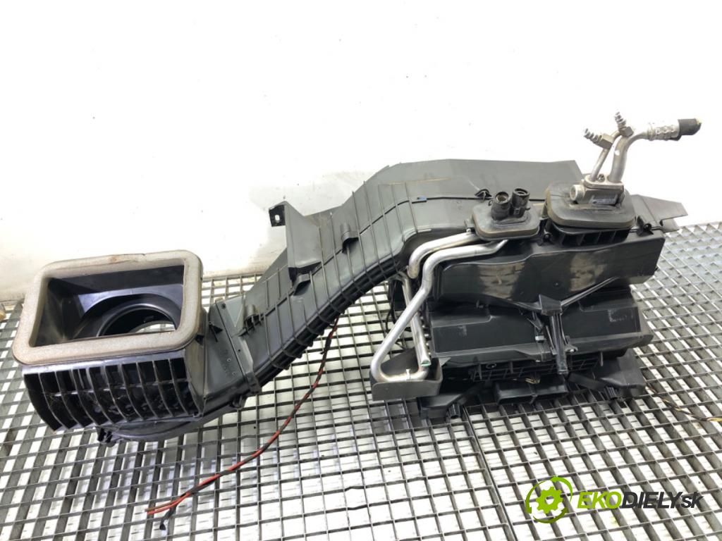 VW CARFTER 30 35 Autobus 2010 120 kW 2.5 TDI 2461 topné těleso radiátor topení A9068301160 (Radiátor topení)