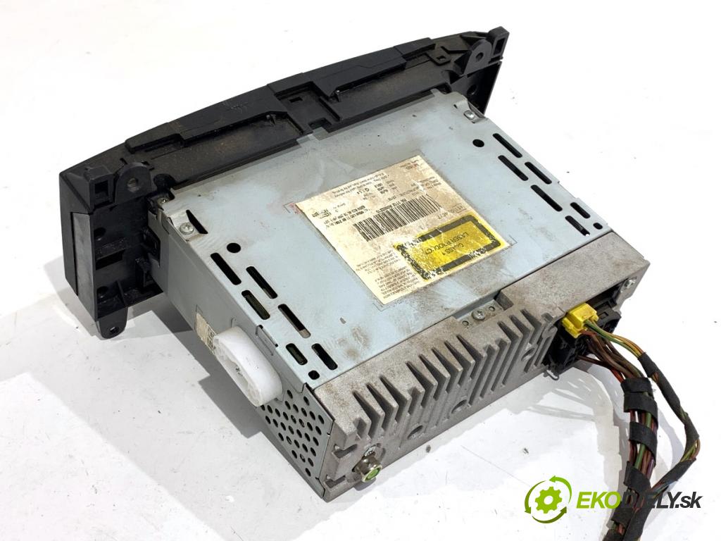 VW CARFTER 30 35 Autobus 2010 120 kW 2.5 TDI 2461 RADIO  (Audio zariadenie)