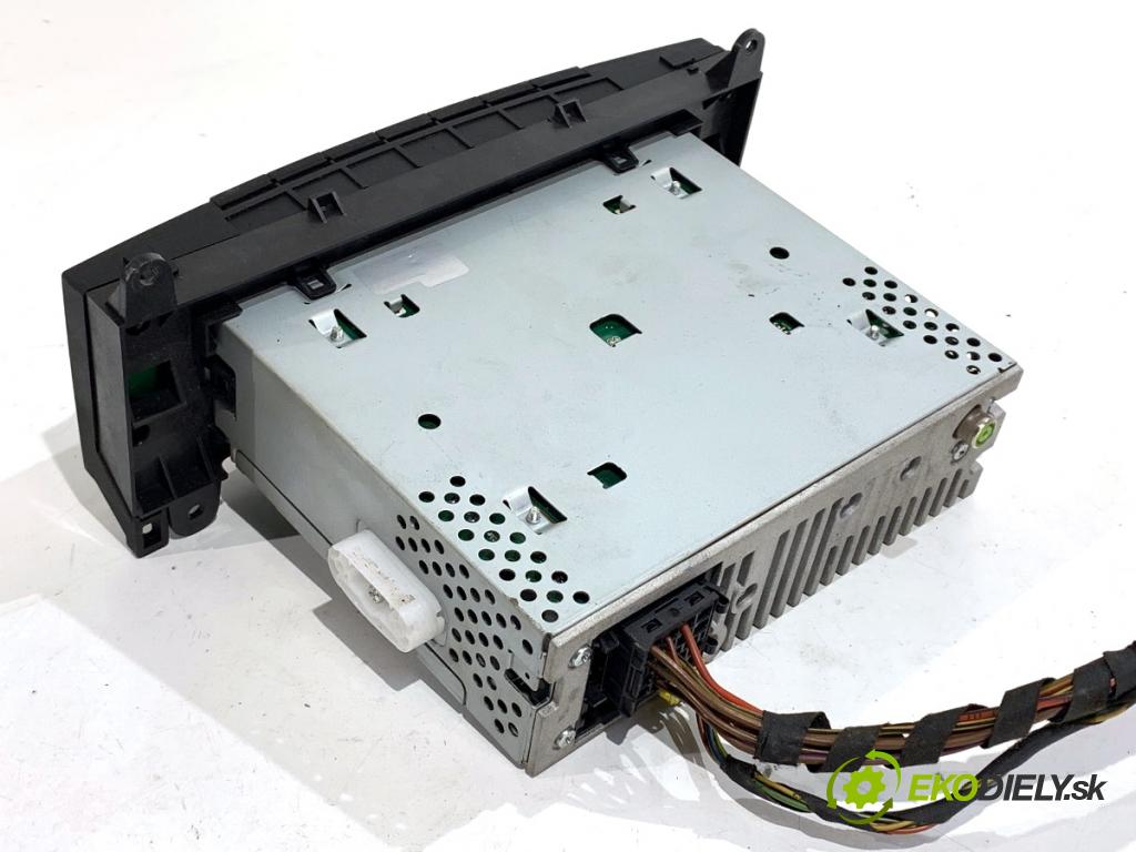 VW CARFTER 30 35 Autobus 2010 120 kW 2.5 TDI 2461 RADIO  (Audio zariadenie)