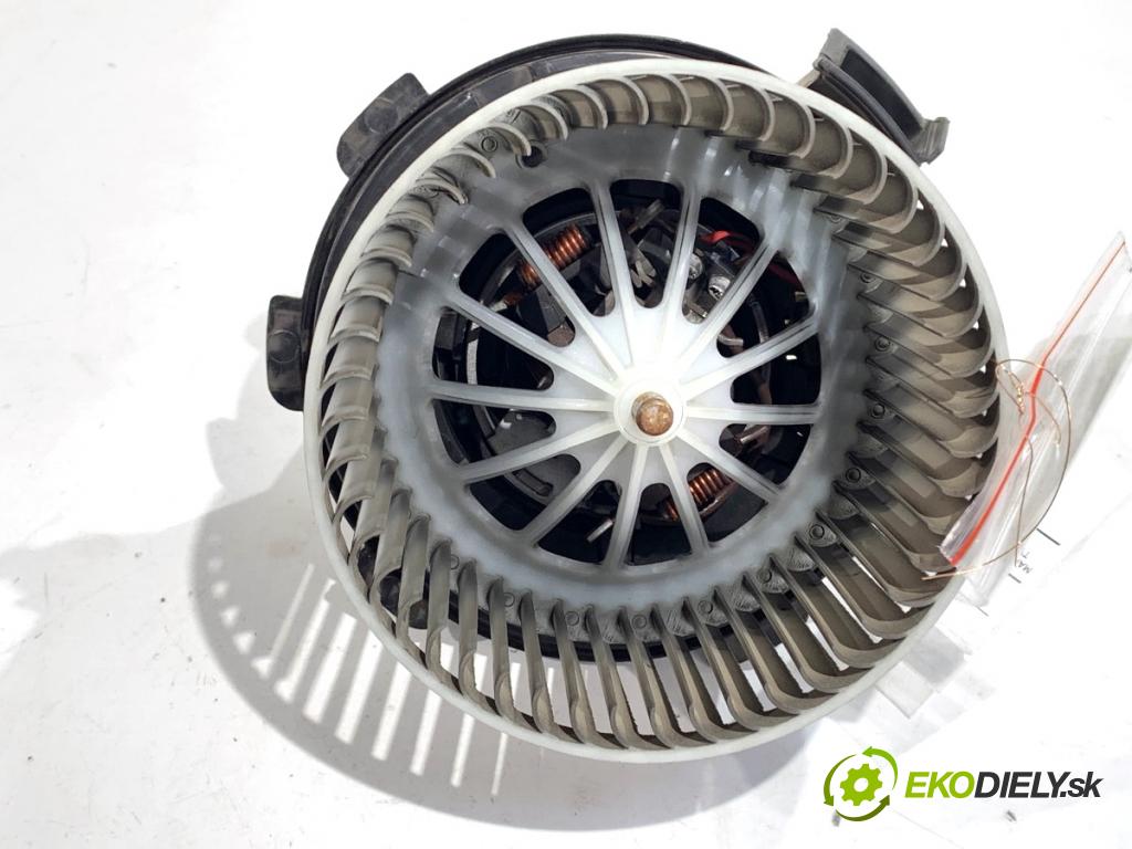 VW CARFTER 30 35 Autobus 2010 120 kW 2.5 TDI 2461 ventilátor kúrenia 