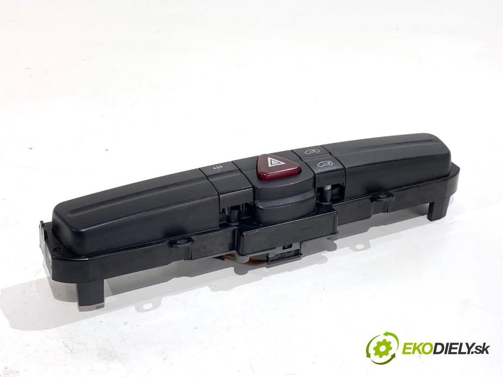 VW CARFTER 30 35 Autobus 2010 120 kW 2.5 TDI 2461 Spínač svetiel výstražných (núdzových) 9065454107 (Prepínacie páčky pod volantom)