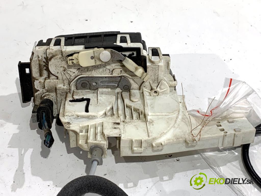 VW CARFTER 30 35 Autobus 2010 120 kW 2.5 TDI 2461 zámok Dvere ľavy predný A9067202135